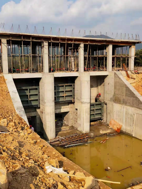 ���̰���