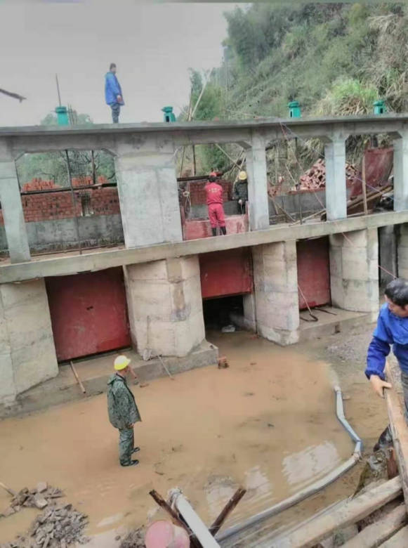 ���̰���